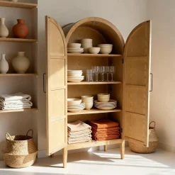 Armoire arrondie en bois d'orme Alicia