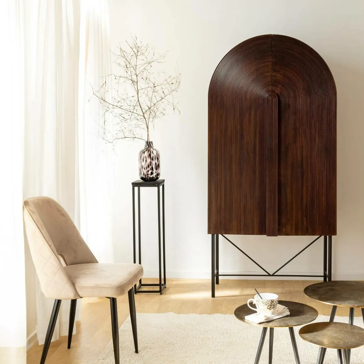 Armoire arrondie en bois de manguier Julio