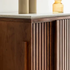 Armoire en bois d'acacia et terrazzo Kaelis