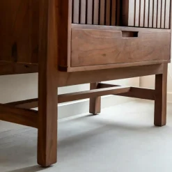 Armoire en bois d'acacia et terrazzo Kaelis