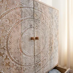 Armoire sculptée en bois de manguier Marc