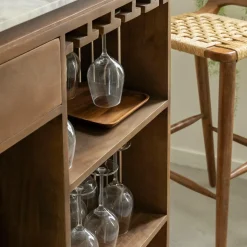 Bar en bois de manguier et marbre blanc Sienne