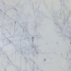 Bar en bois de manguier et marbre blanc Sienne