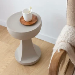 Bout de canapé beige Marguerite