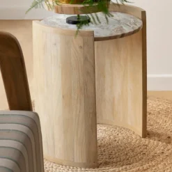 Bout de canapé en bois de manguier et marbre Isabella