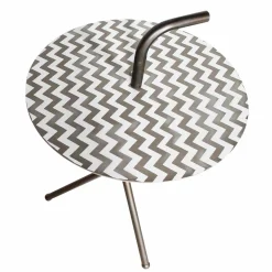 Bout de canapé motifs graphiques