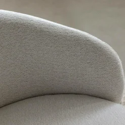 Canapé en tissu bouclette écru Filipa