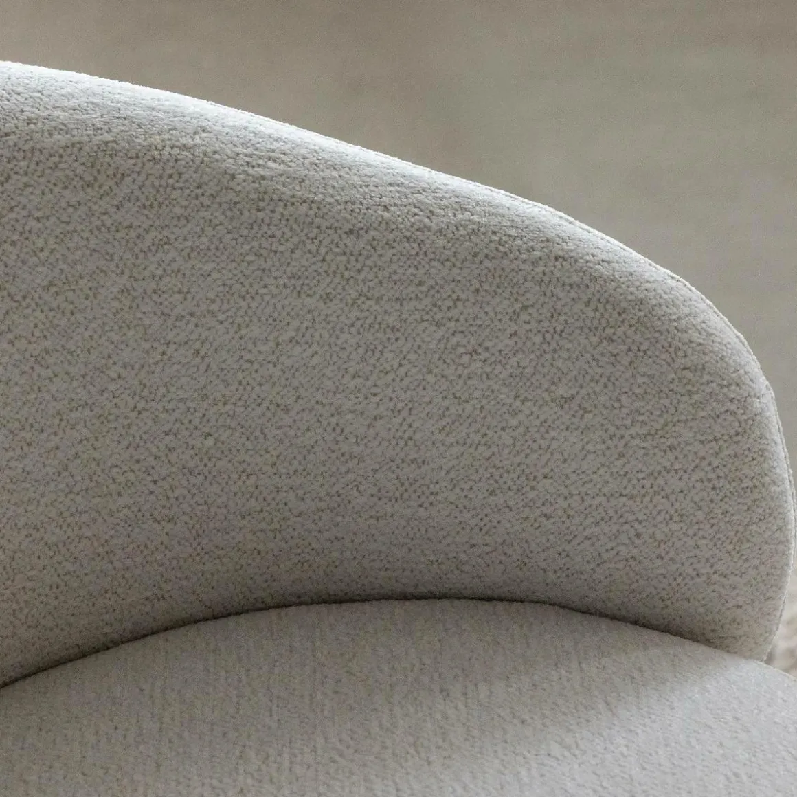 Canapé en tissu bouclette écru Filipa