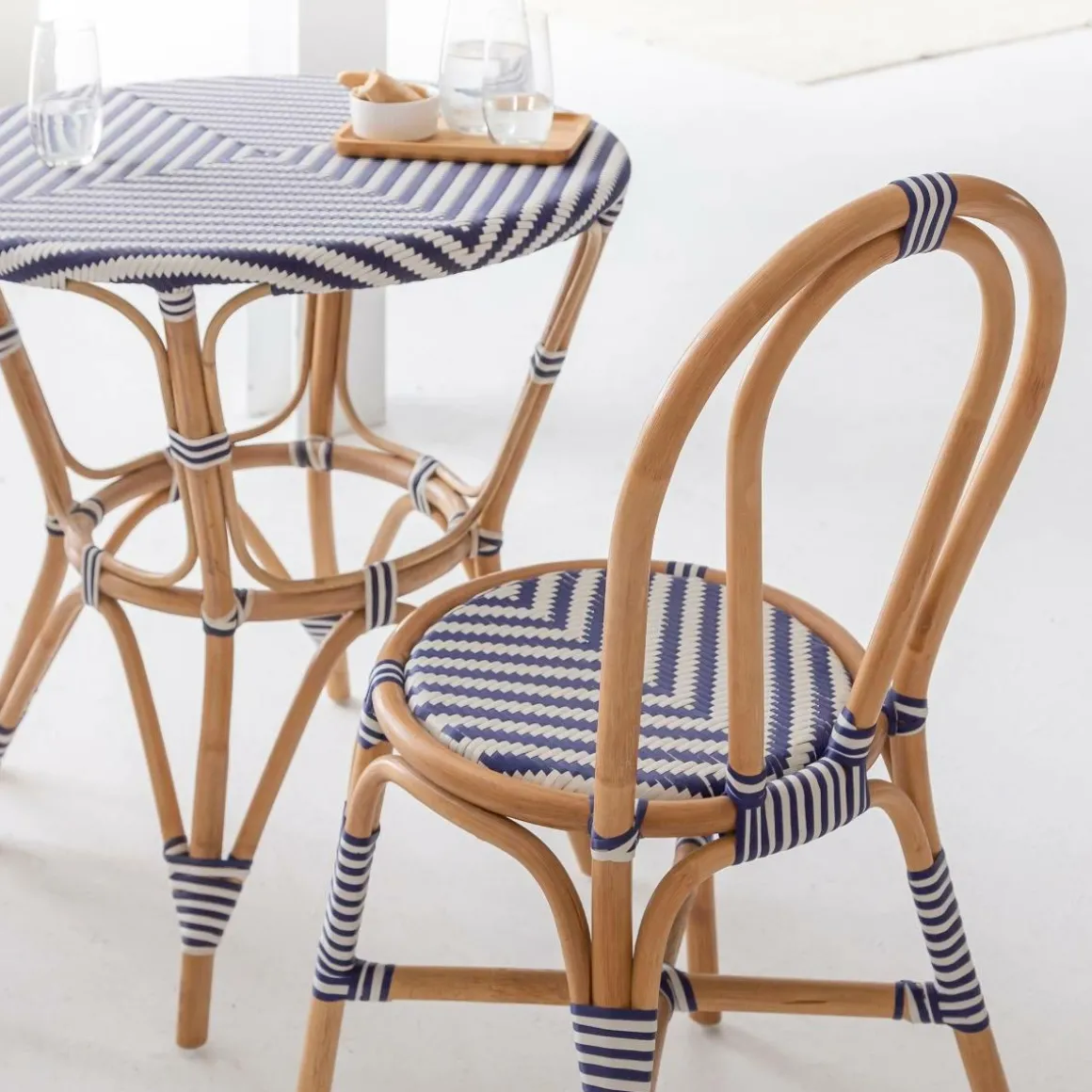 Chaise bistrot en rotin bleue Elynne (lot de 2)