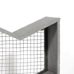 Flèche grise en métal