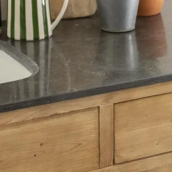 Meuble de cuisine en vieux pin et pierre bleue Champêtre