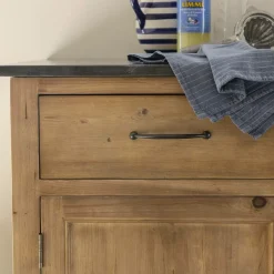 Meuble de cuisine en vieux pin et pierre bleue Champêtre