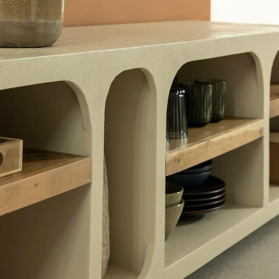 Meuble TV avec étagères en bois effet béton et bois recyclé Dalva