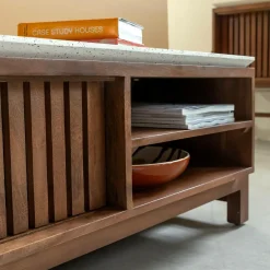 Meuble TV en bois d'acacia et terrazzo Kaelis