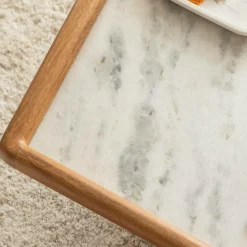 Table basse carrée en bois de manguier et marbre Adler