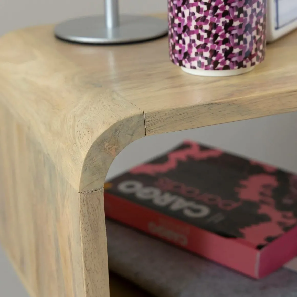 Table de chevet avec niche en bois de manguier Maëva