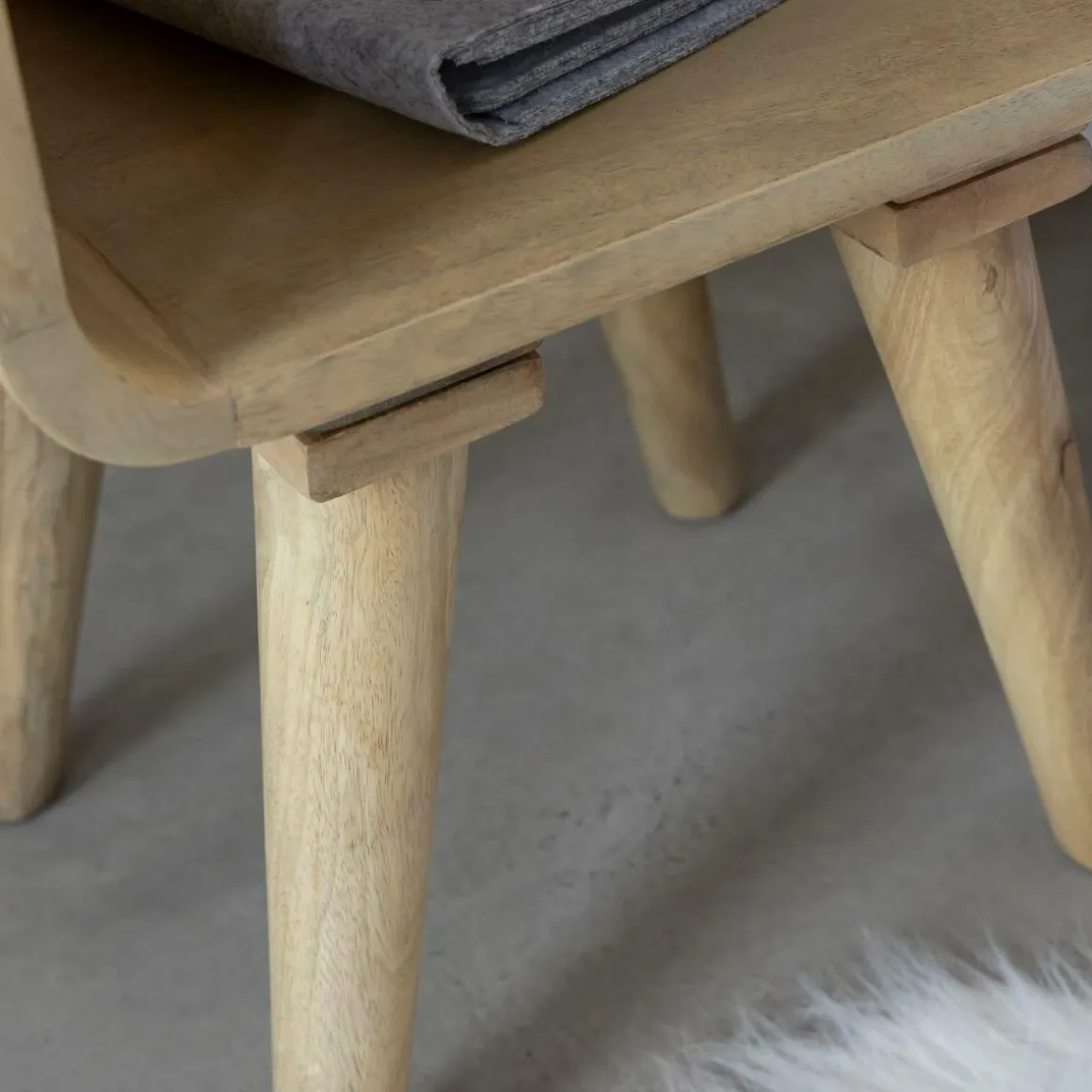 Table de chevet avec niche en bois de manguier Maëva