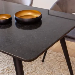 Table à manger avec plateau en granite noir Antonella