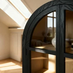 Vitrine arrondie en bois d'orme Bruce