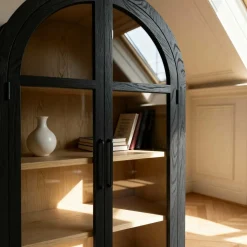 Vitrine arrondie en bois d'orme Bruce